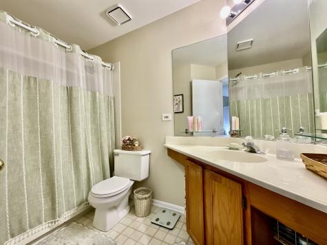 547 Woodcrest Drive Mundelein IL 60060