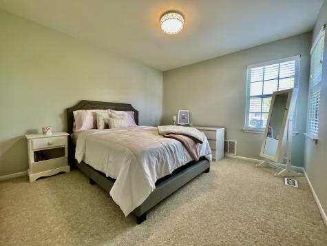 547 Woodcrest Drive Mundelein IL 60060