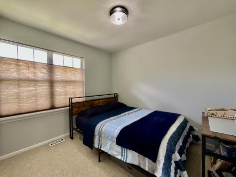 547 Woodcrest Drive Mundelein IL 60060