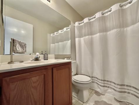 547 Woodcrest Drive Mundelein IL 60060