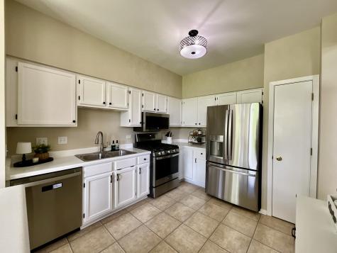 547 Woodcrest Drive Mundelein IL 60060