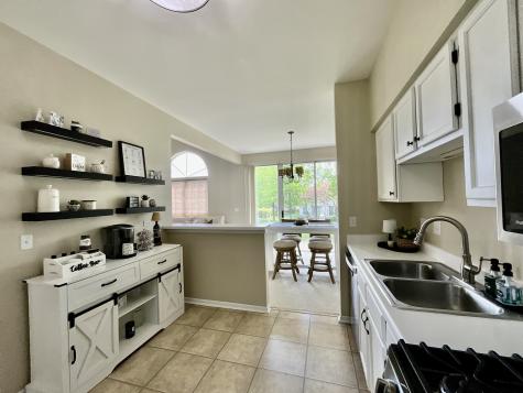 547 Woodcrest Drive Mundelein IL 60060