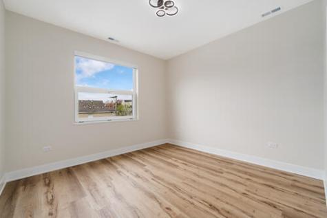 3992 South Lake Park Avenue Chicago IL 60653