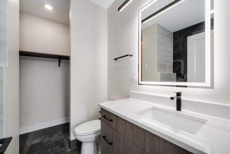 3992 South Lake Park Avenue Chicago IL 60653