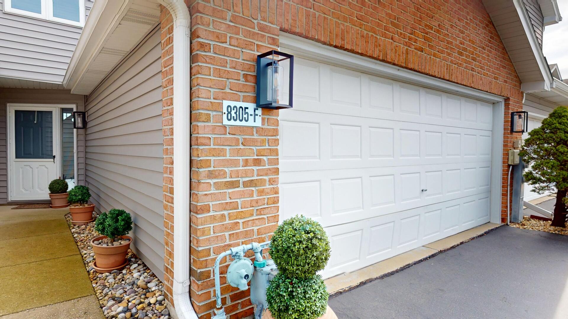 8305 Highpoint Circle Darien IL 60561