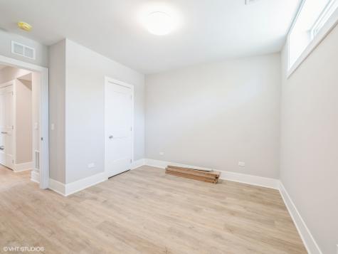 1607 West Waveland Avenue Chicago IL 60613