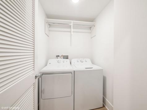 1607 West Waveland Avenue Chicago IL 60613