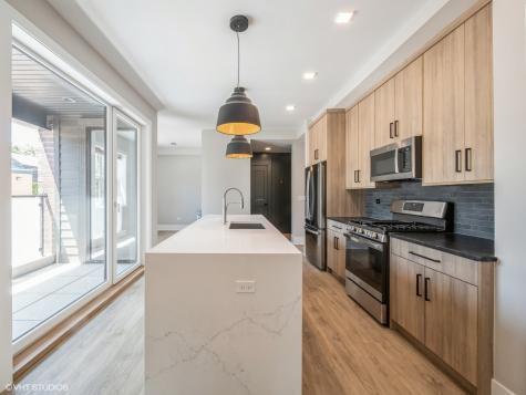 1607 West Waveland Avenue Chicago IL 60613