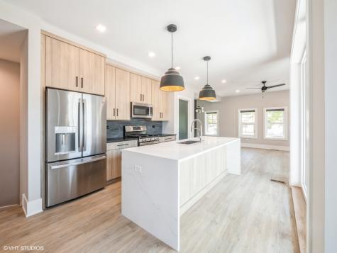 1607 West Waveland Avenue Chicago IL 60613