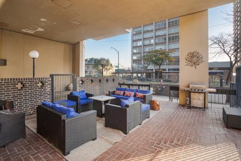6166 North Sheridan Road Chicago IL 60660
