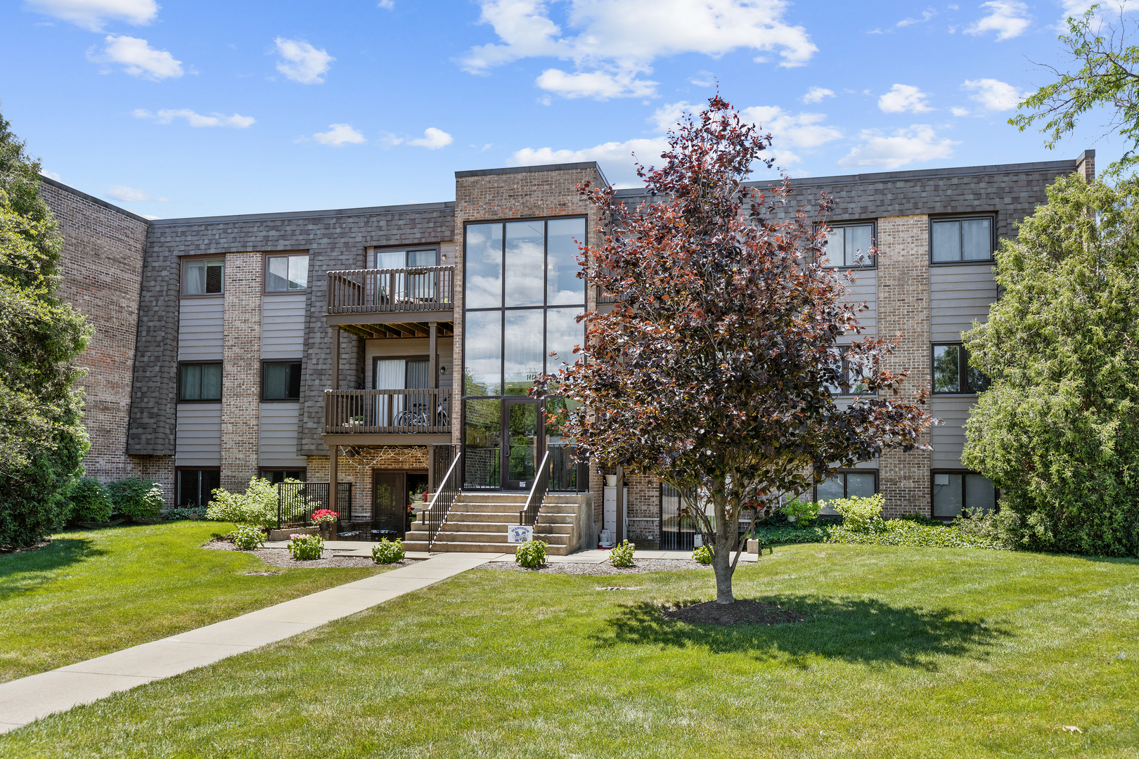 1444 Stonebridge Circle Wheaton IL 60189