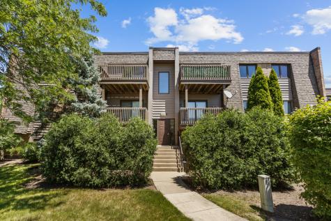 1444 Stonebridge Circle Wheaton IL 60189