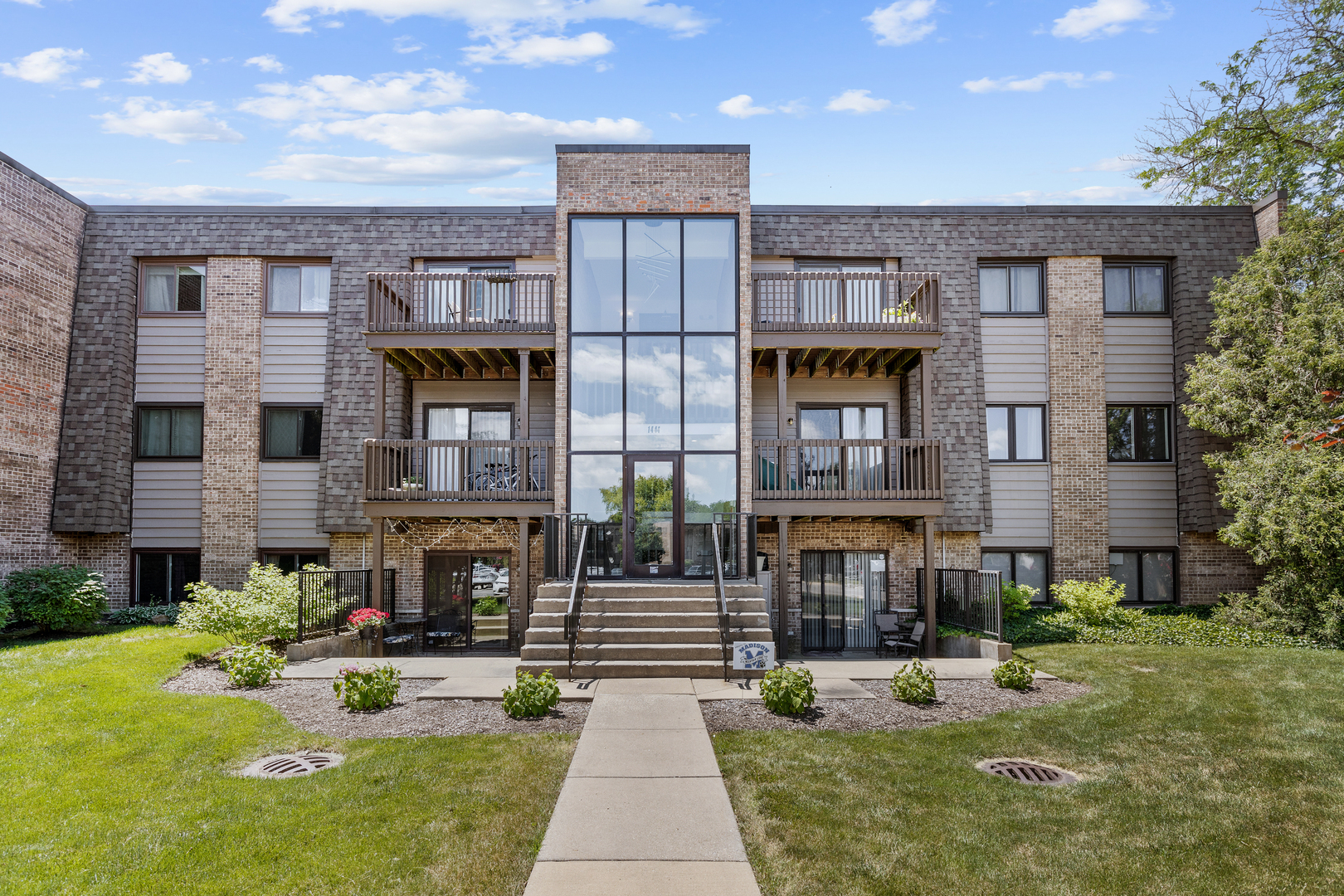1444 Stonebridge Circle Wheaton IL 60189
