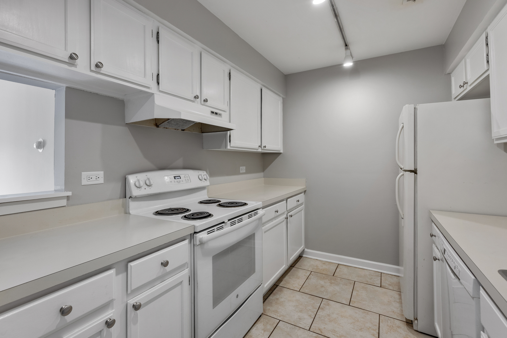 1444 Stonebridge Circle Wheaton IL 60189