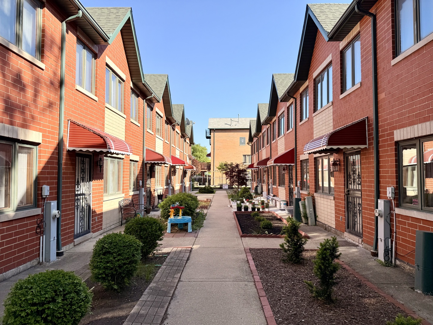 2105 South Tan Court Chicago IL 60616