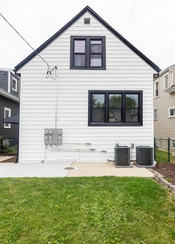 5942 West Eastwood Avenue Chicago IL 60630