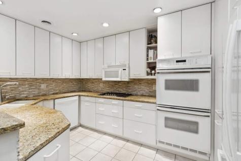 2020 North Cleveland Avenue Chicago IL 60614