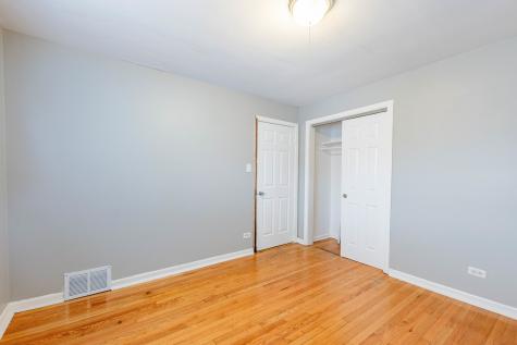 7637 South Essex Avenue Chicago IL 60649