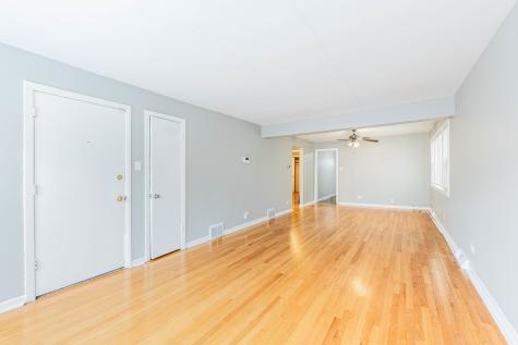 7637 South Essex Avenue Chicago IL 60649