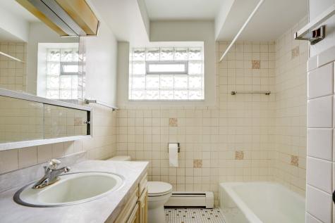 8444 West Gregory Street Chicago IL 60656