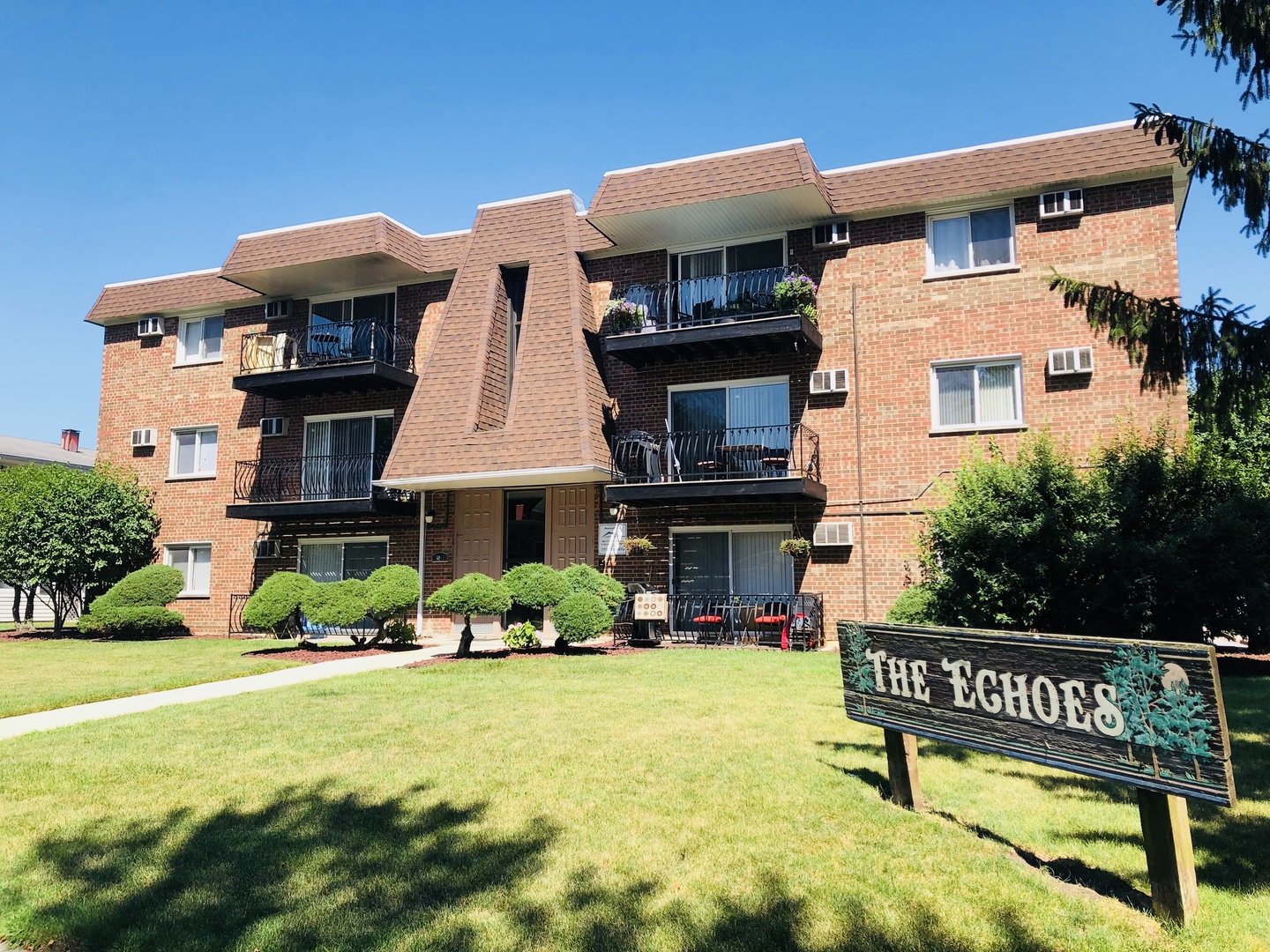 10S453 Echo Lane Willowbrook IL 60527