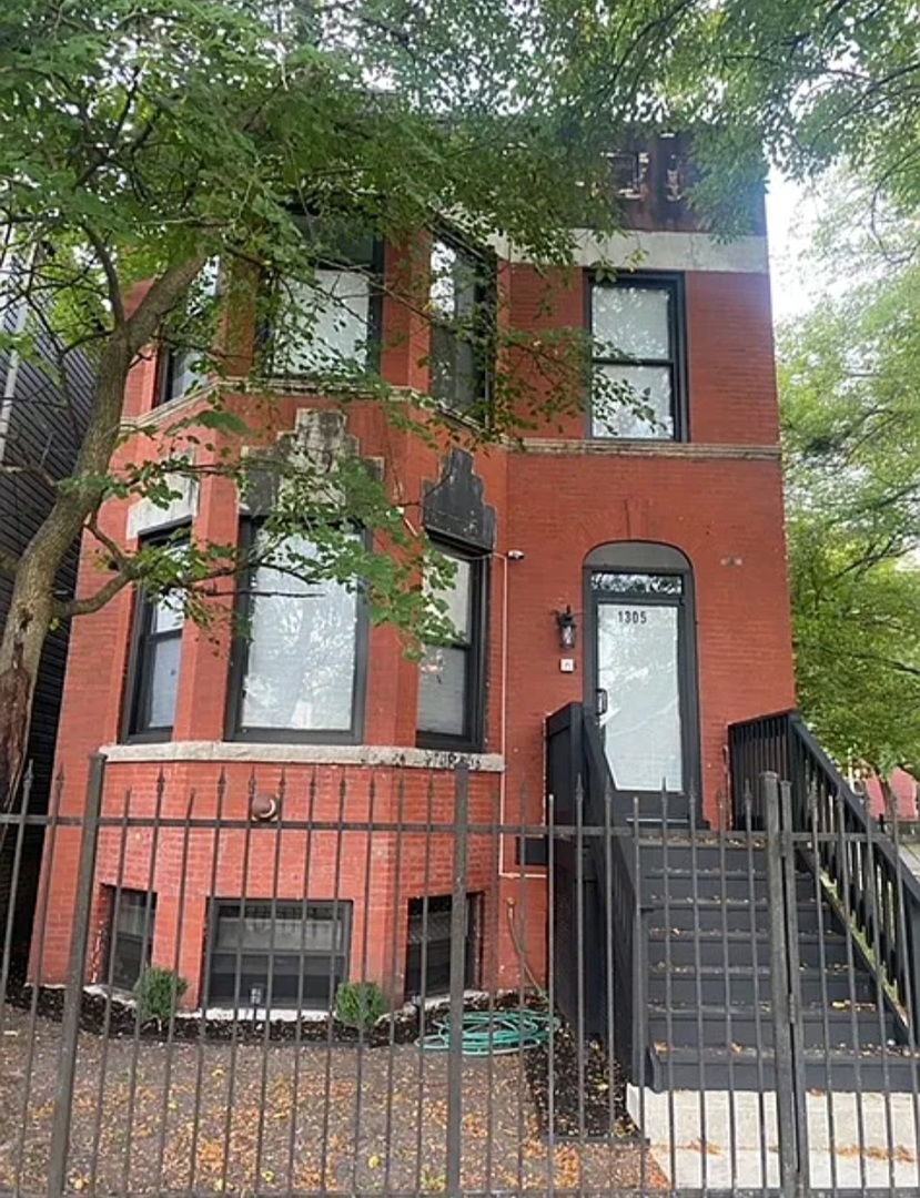 1305 East 69th Street Chicago IL 60637
