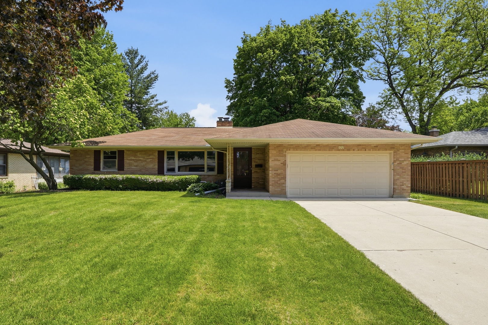 152 Crestwood Drive East Dundee IL 60118