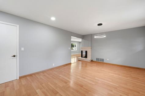152 Crestwood Drive East Dundee IL 60118