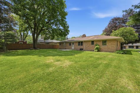 152 Crestwood Drive East Dundee IL 60118