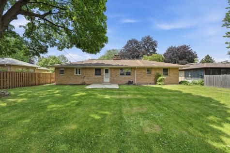 152 Crestwood Drive East Dundee IL 60118