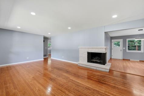 152 Crestwood Drive East Dundee IL 60118