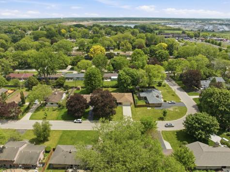 152 Crestwood Drive East Dundee IL 60118