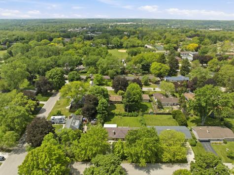 152 Crestwood Drive East Dundee IL 60118