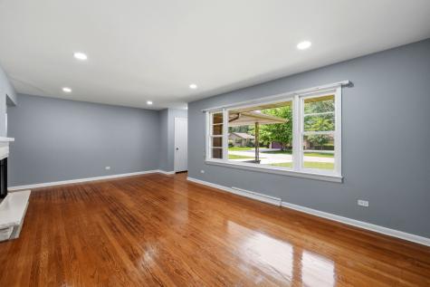 152 Crestwood Drive East Dundee IL 60118
