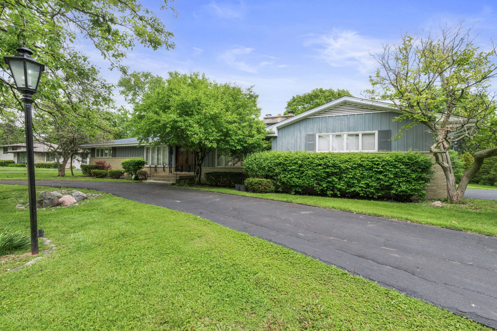 27 Sheffield Lane Oak Brook IL 60523