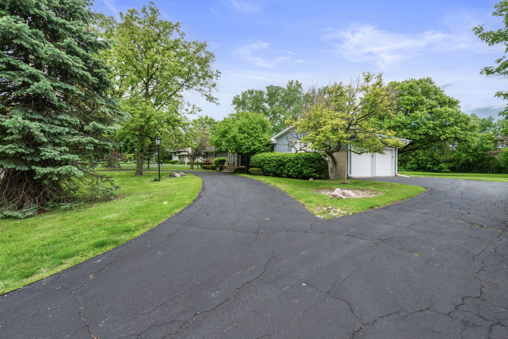 27 Sheffield Lane Oak Brook IL 60523