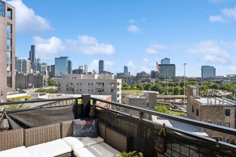 725 North Aberdeen Street Chicago IL 60642