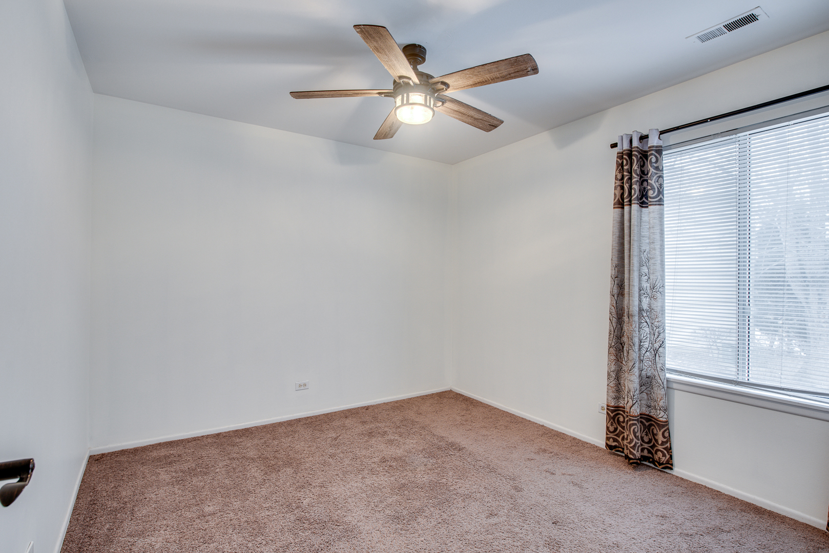 340 Springlake Lane Aurora IL 60504