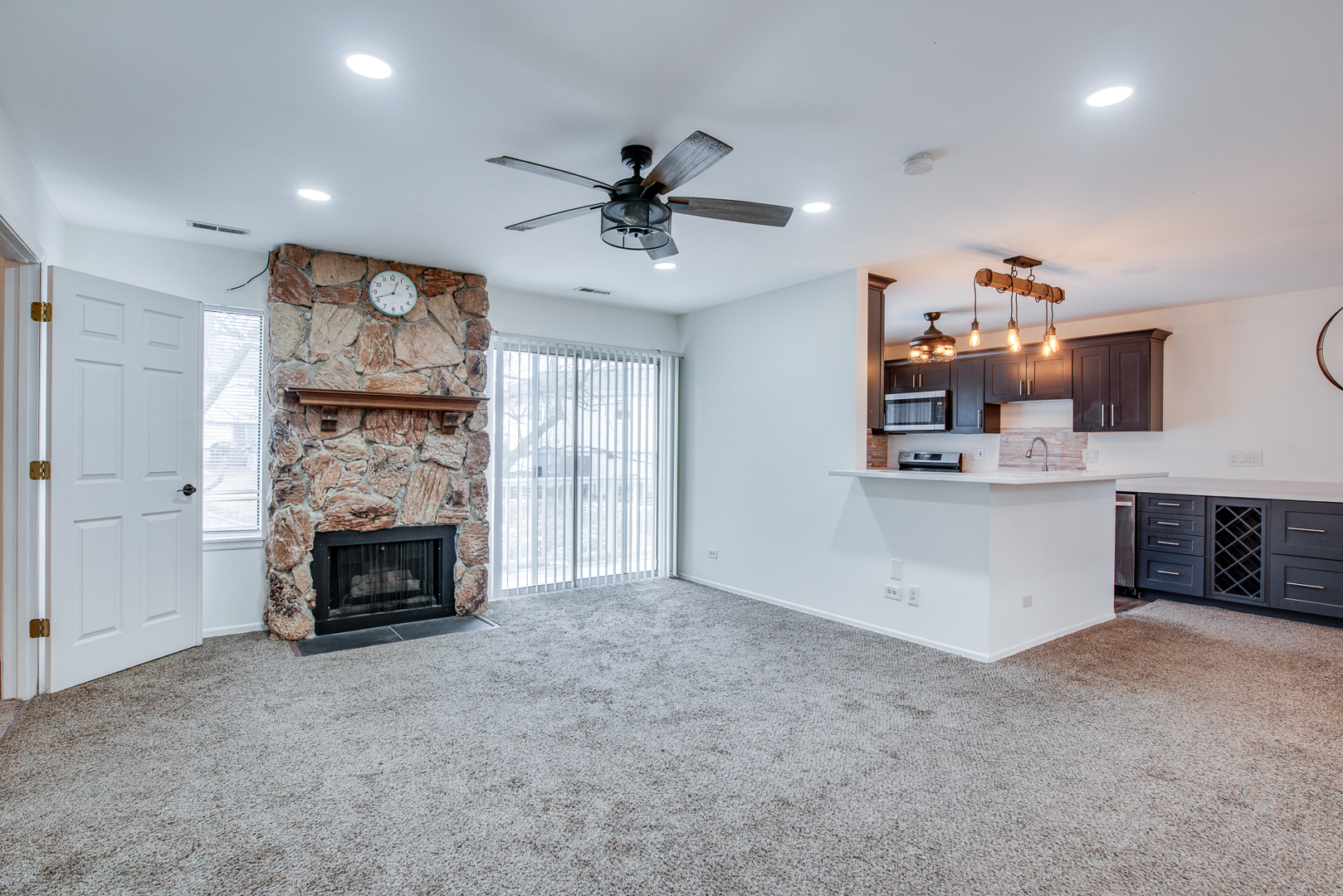 340 Springlake Lane Aurora IL 60504