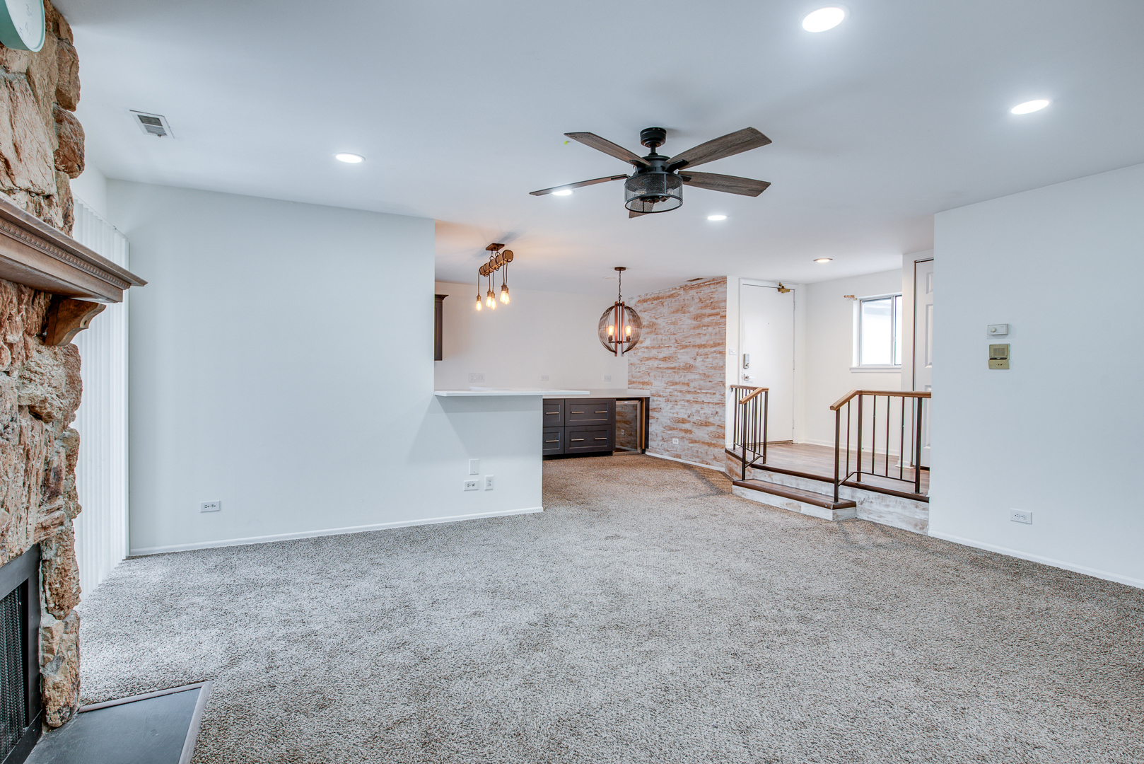340 Springlake Lane Aurora IL 60504