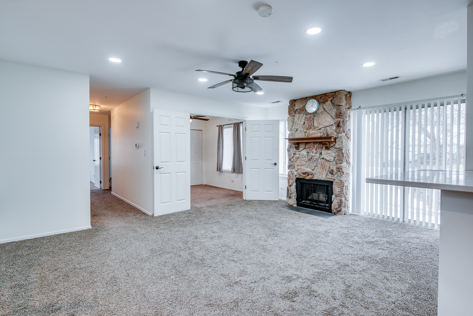 340 Springlake Lane Aurora IL 60504