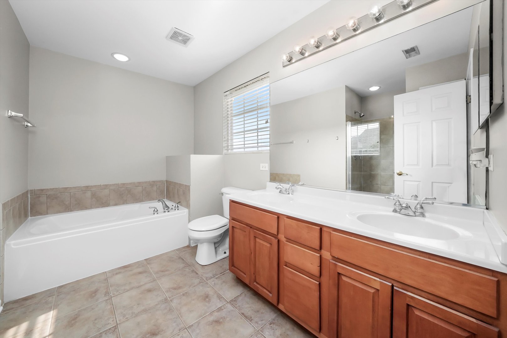 1848 Fredericksburg Lane Aurora IL 60503