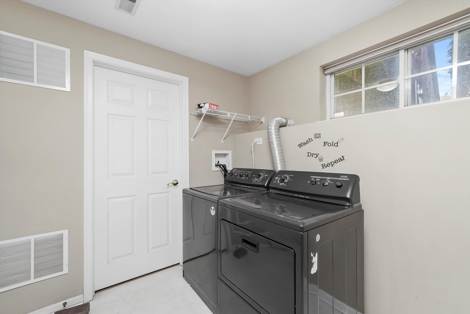 1848 Fredericksburg Lane Aurora IL 60503