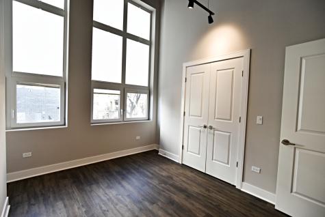 3833 North Broadway Street Chicago IL 60613