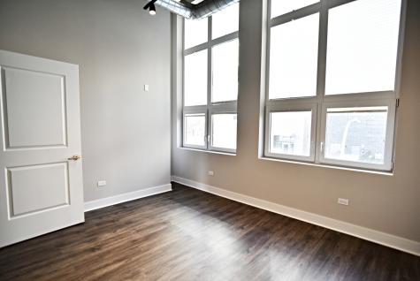 3833 North Broadway Street Chicago IL 60613