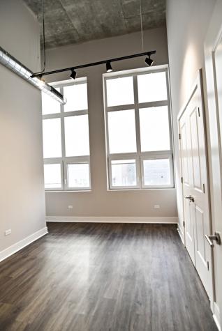 3833 North Broadway Street Chicago IL 60613