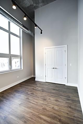 3833 North Broadway Street Chicago IL 60613