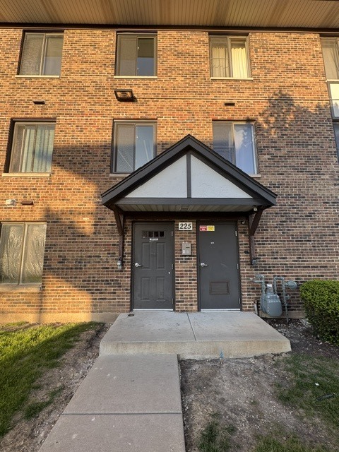 225 Gregory Street Aurora IL 60504