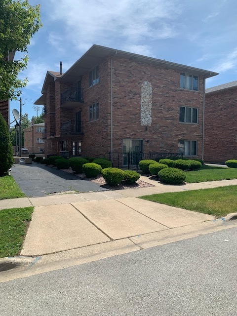 10541 Parkside Avenue Chicago Ridge IL 60415