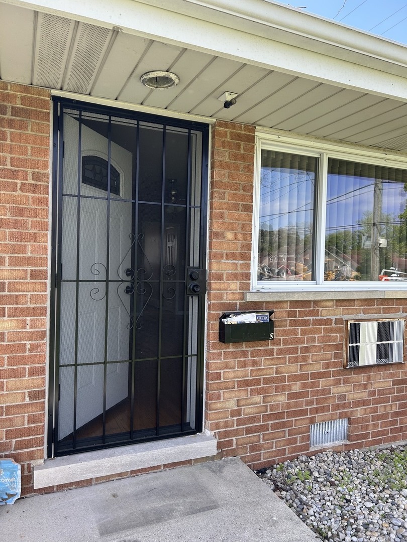 208 Walter Drive Roselle IL 60172